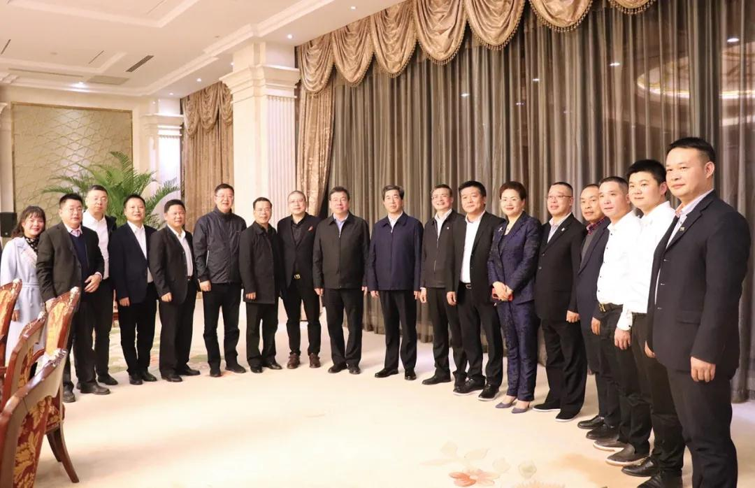 寧夏回族自治區(qū)黨委書記、人大常委會主任陳潤兒親切會見湖南民營企業(yè)代表團(tuán)