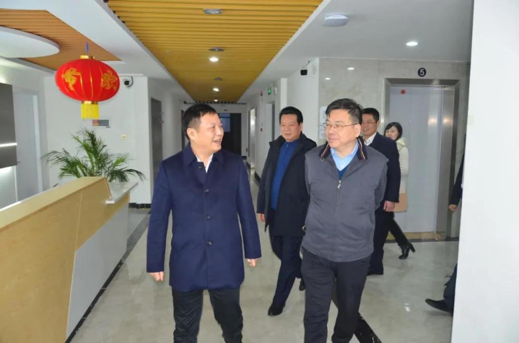 湖南省政協(xié)副主席、省工商聯(lián)主席張健一行蒞臨九九智能環(huán)保考察調(diào)研